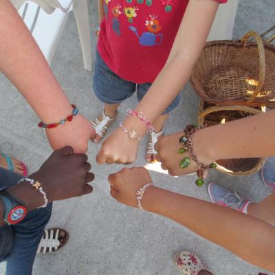 Bracelets réalisés par les enfants chez Pascaline à Corlay
