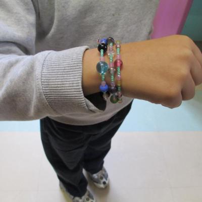 Réalisation bracelet, Clément 6 ans